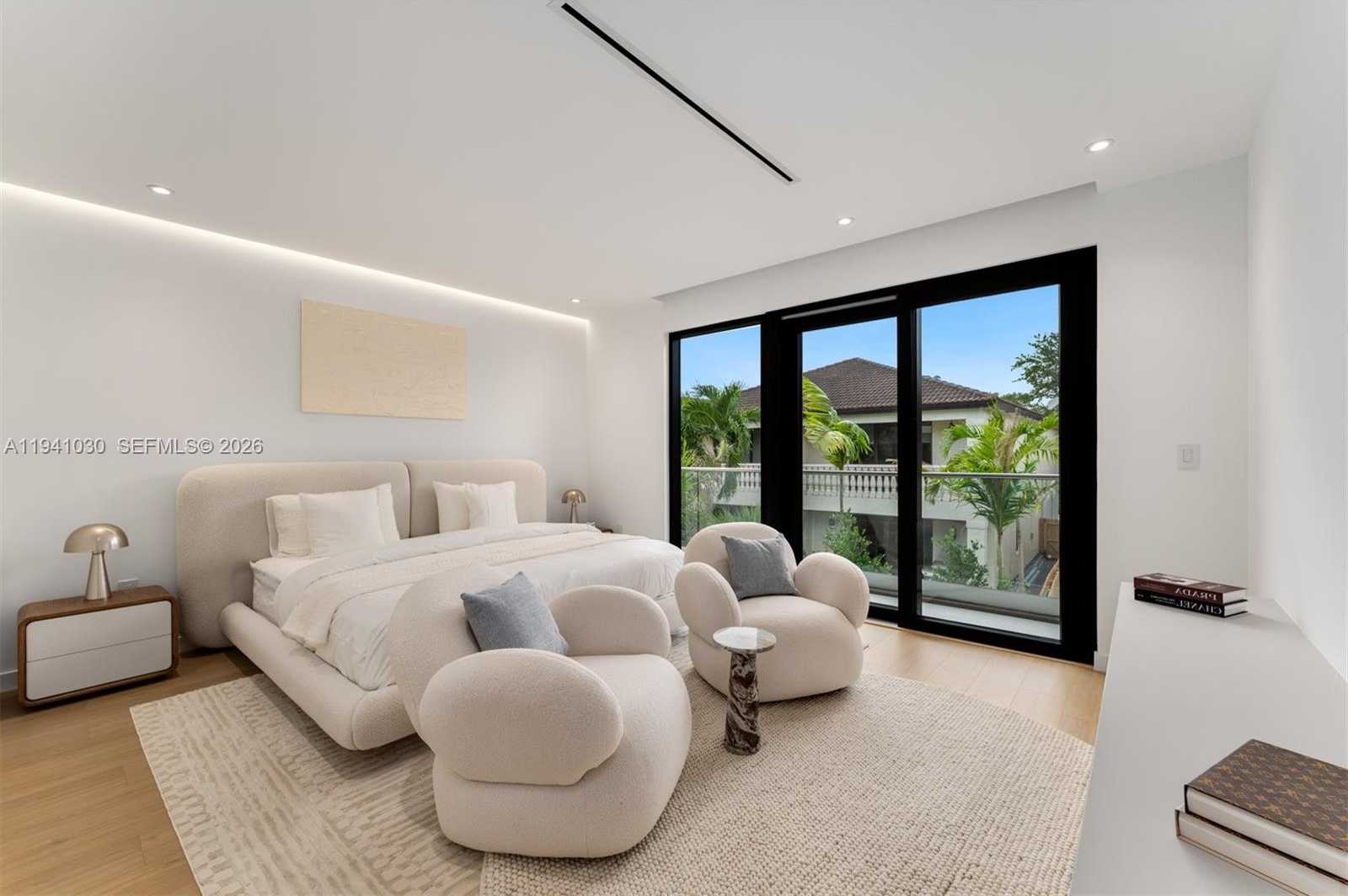 Small Image of 3067 HIBISCUS ST, Miami Number 11