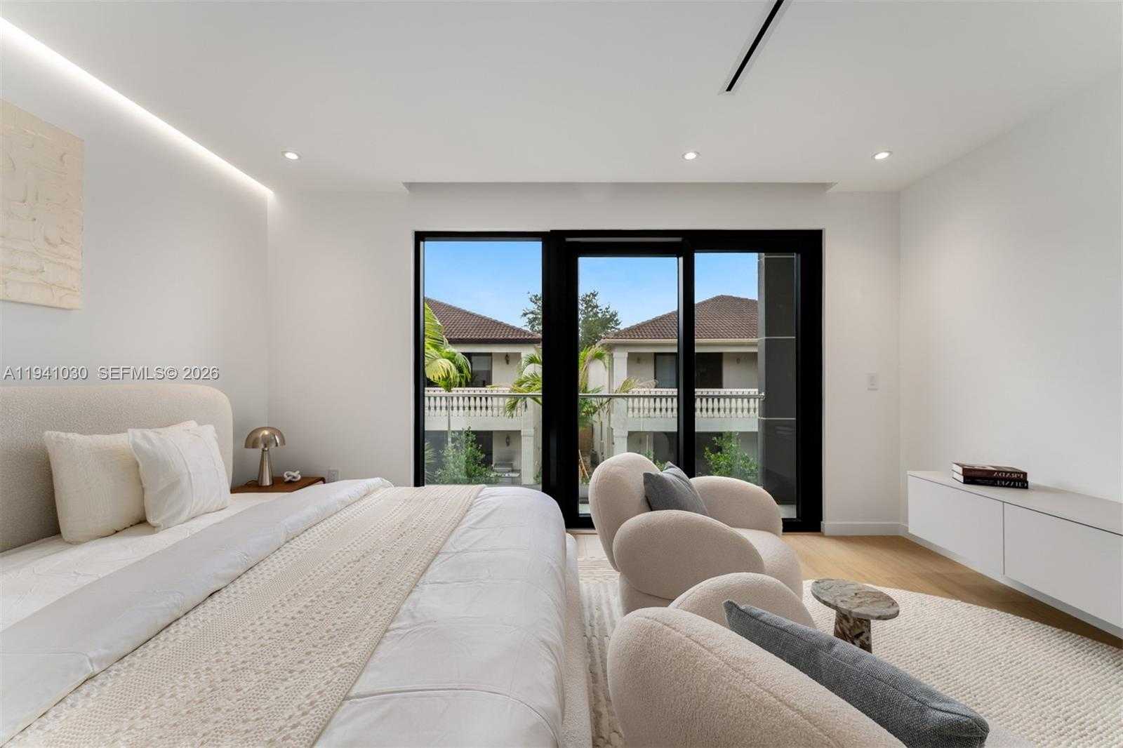 Small Image of 3067 HIBISCUS ST, Miami Number 12