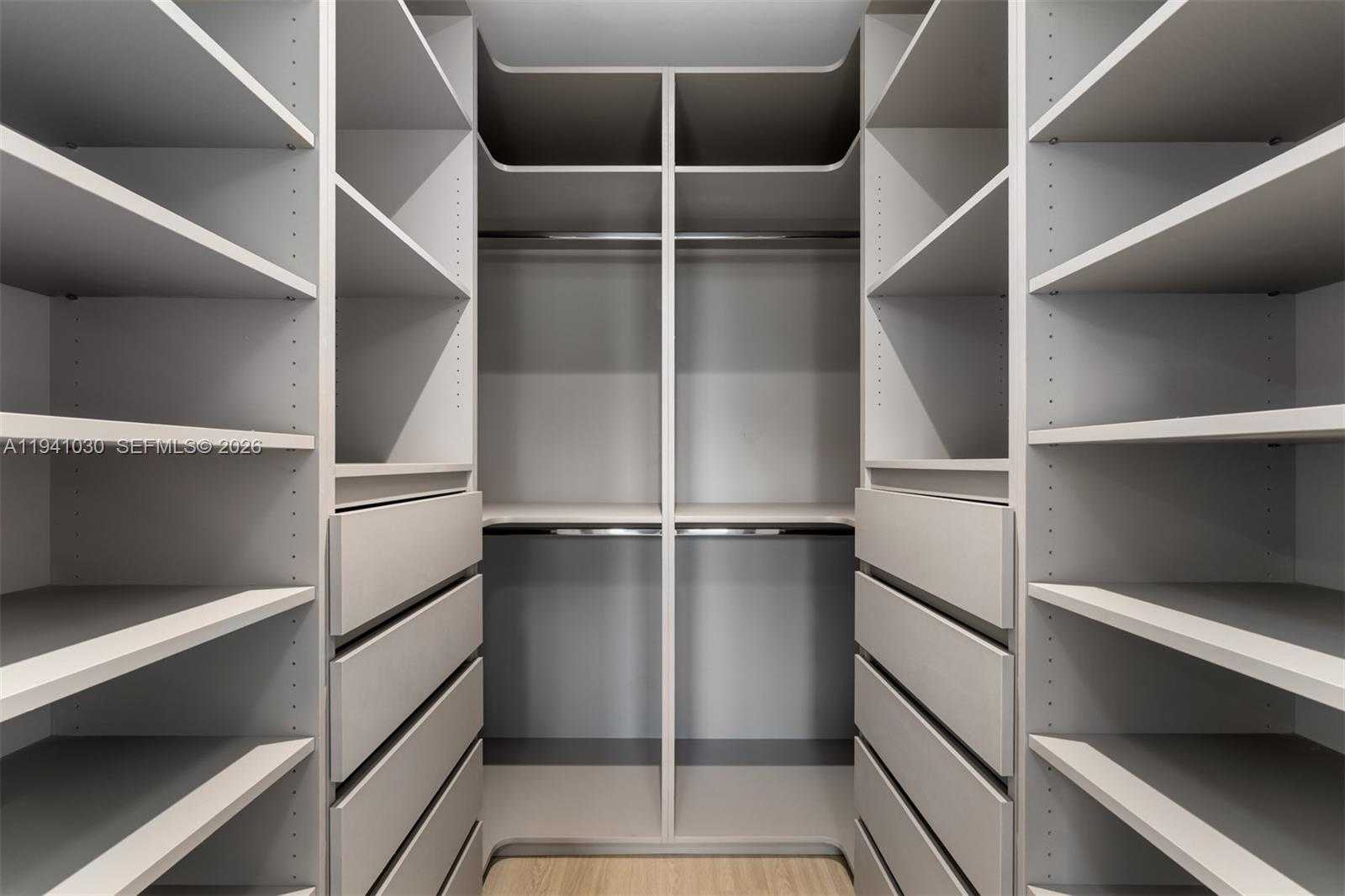 Small Image of 3067 HIBISCUS ST, Miami Number 13