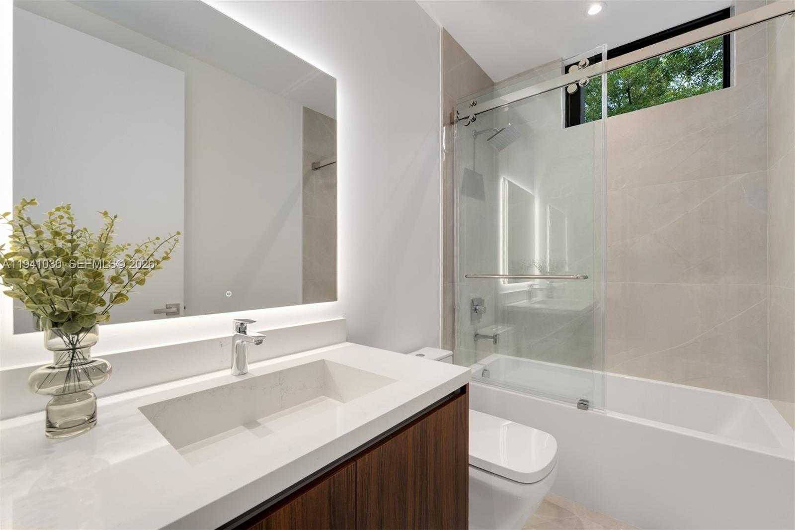 Small Image of 3067 HIBISCUS ST, Miami Number 21