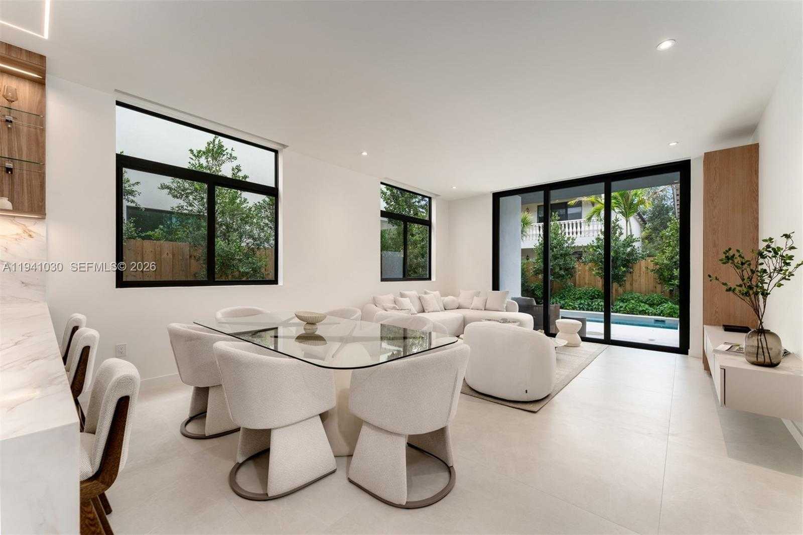 Small Image of 3067 HIBISCUS ST, Miami Number 7