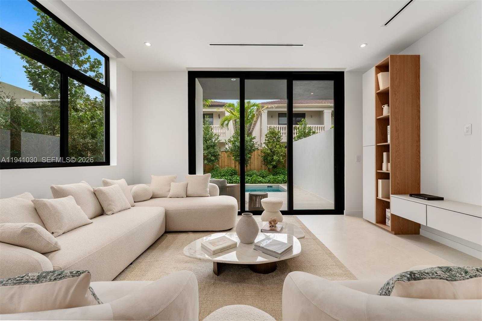 Small Image of 3067 HIBISCUS ST, Miami Number 8