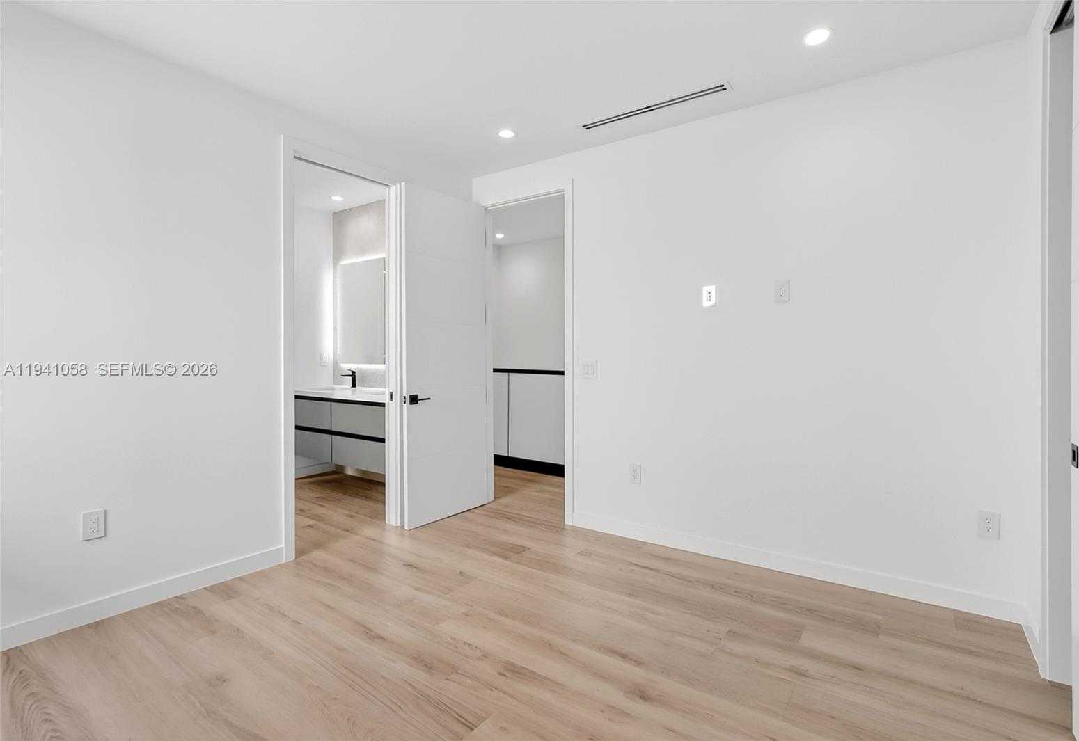 Small Image of 3084 INDIANA ST, Miami Number 17