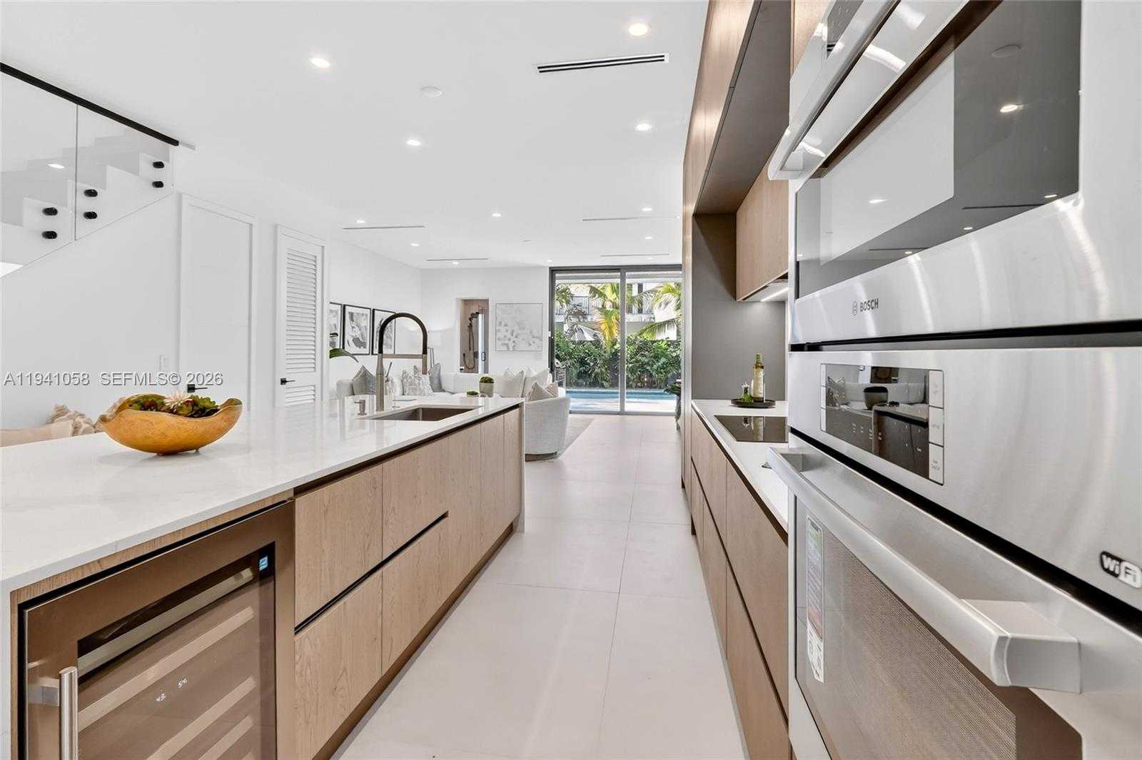 Small Image of 3084 INDIANA ST, Miami Number 6