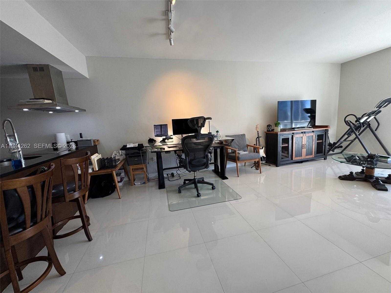 Small Image of 495 BRICKELL AVE #3507, Miami Number 4