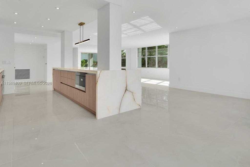 Small Image of Miami Beach Number 10