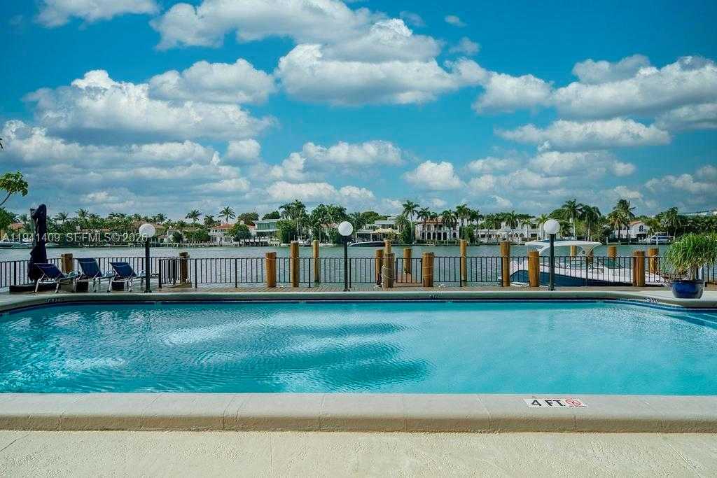 Small Image of Miami Beach Number 21