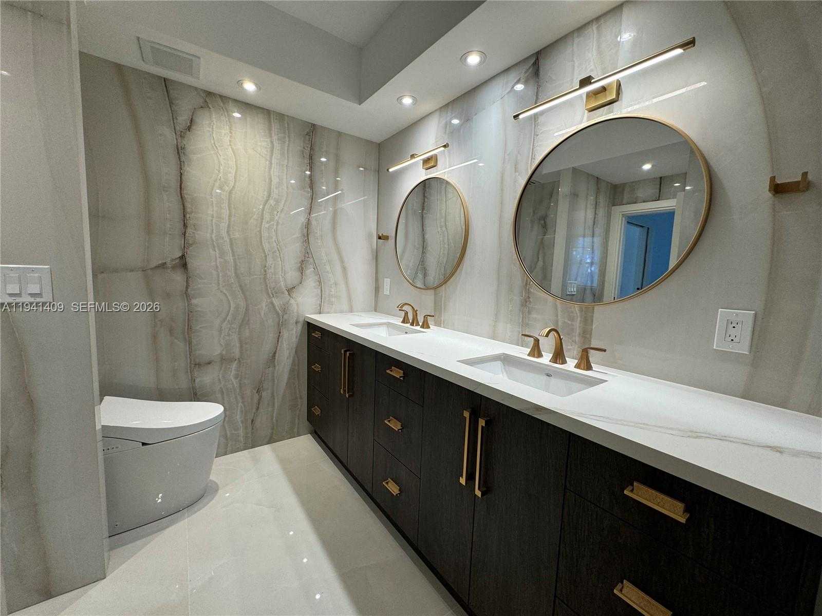 Small Image of Miami Beach Number 30