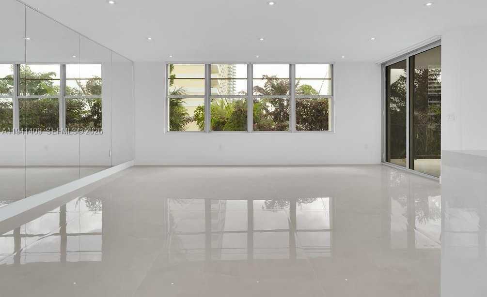 Small Image of Miami Beach Number 35