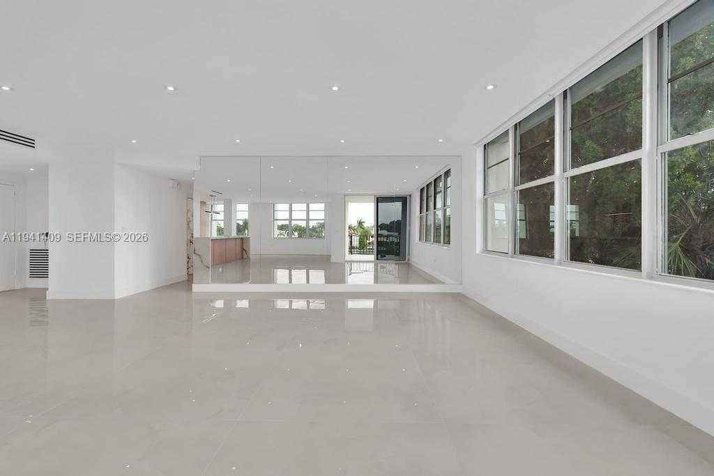 Small Image of Miami Beach Number 36