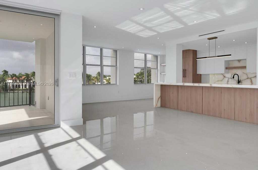 Small Image of Miami Beach Number 4