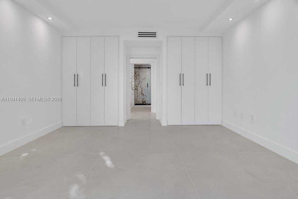 Small Image of Miami Beach Number 45