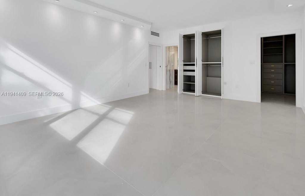 Small Image of Miami Beach Number 48