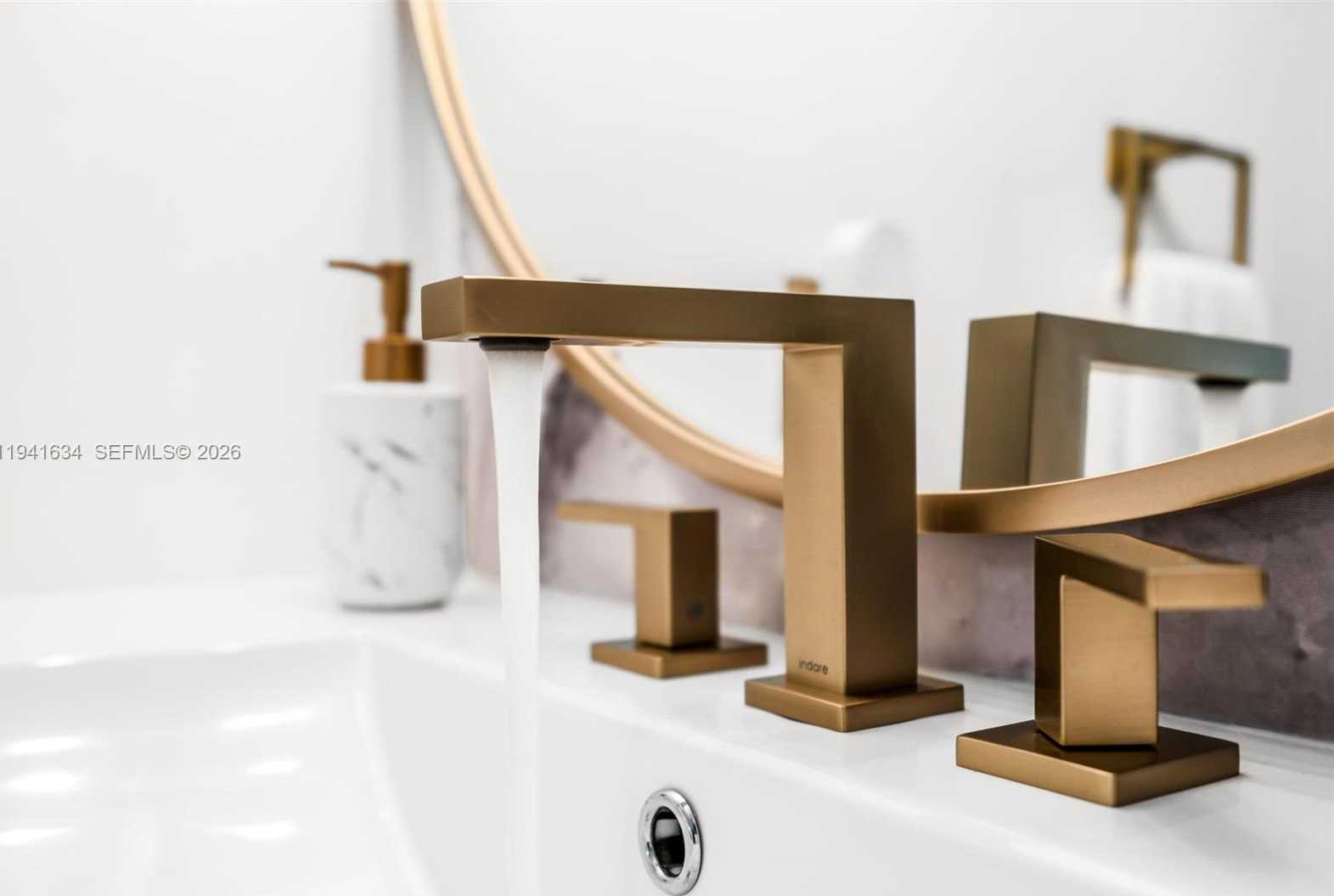 Small Image of 1200 BRICKELL BAY DR #2807, Miami Number 14