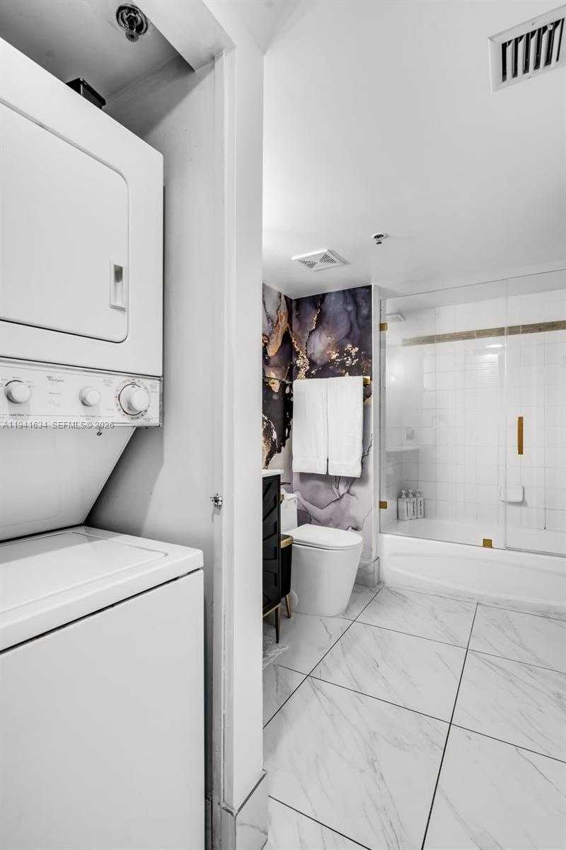 Small Image of 1200 BRICKELL BAY DR #2807, Miami Number 15