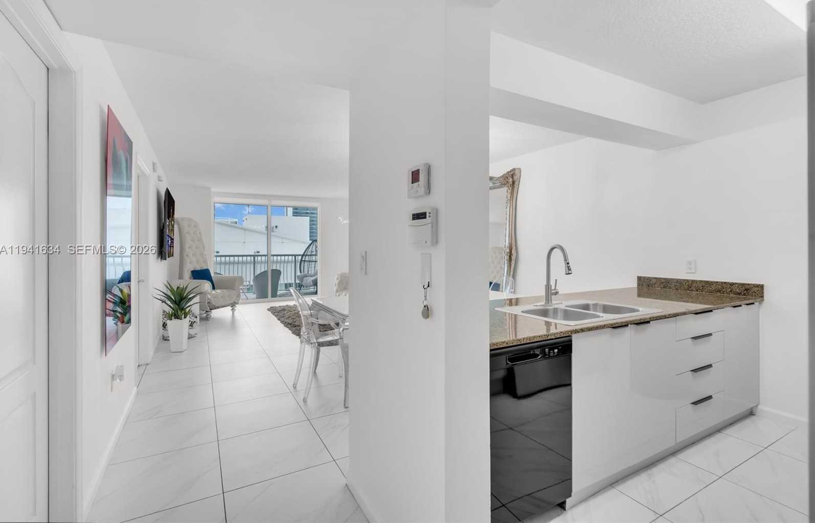 Small Image of 1200 BRICKELL BAY DR #2807, Miami Number 18