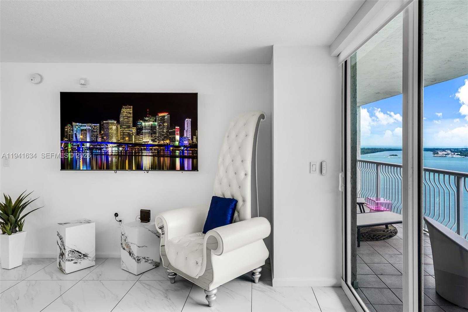 Small Image of 1200 BRICKELL BAY DR #2807, Miami Number 3