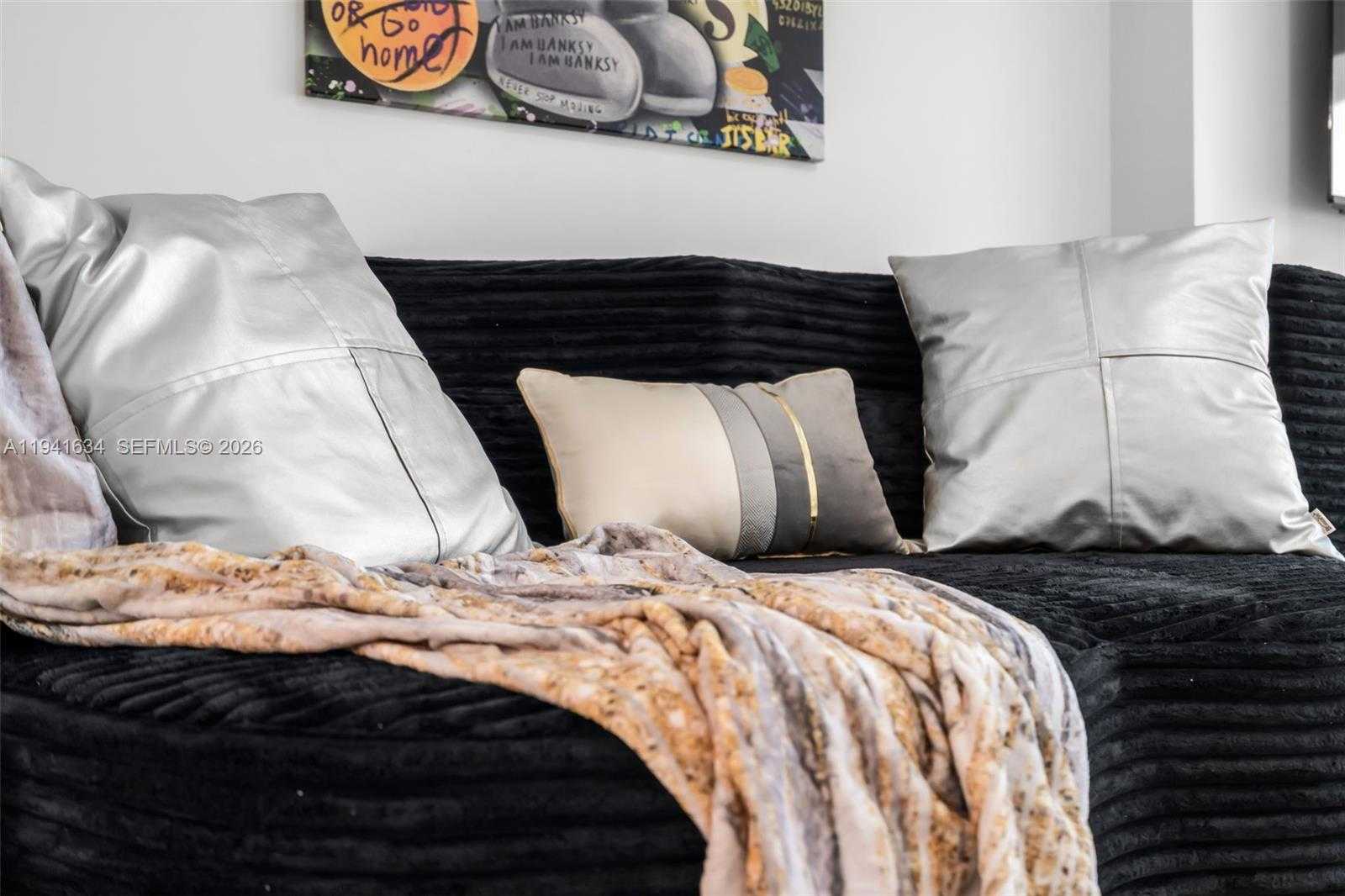 Small Image of 1200 BRICKELL BAY DR #2807, Miami Number 31