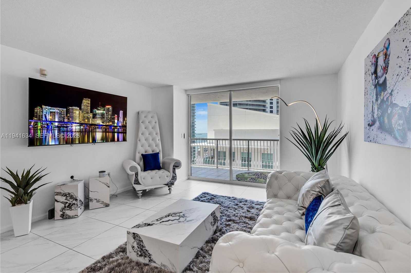 Small Image of 1200 BRICKELL BAY DR #2807, Miami Number 4
