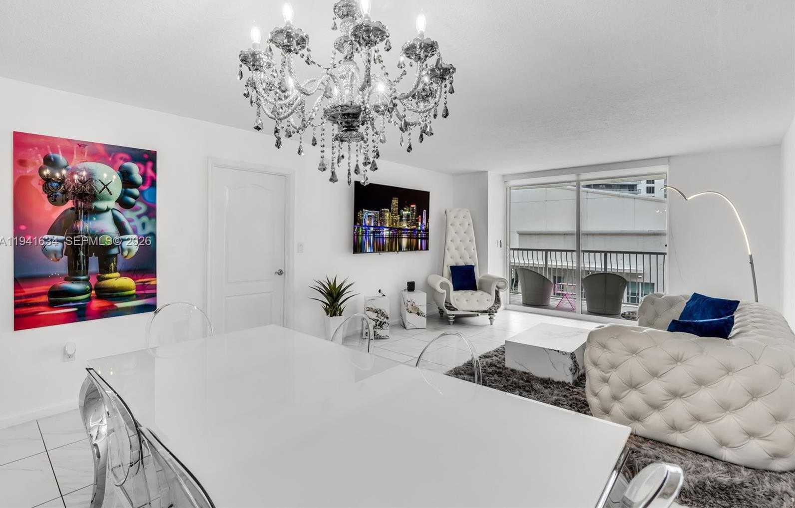 Small Image of 1200 BRICKELL BAY DR #2807, Miami Number 7