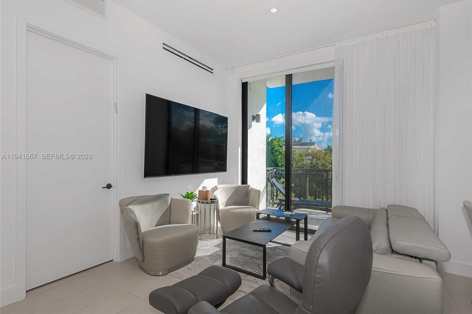 Small Image of 1030 15TH ST #214, Miami Beach Number 3