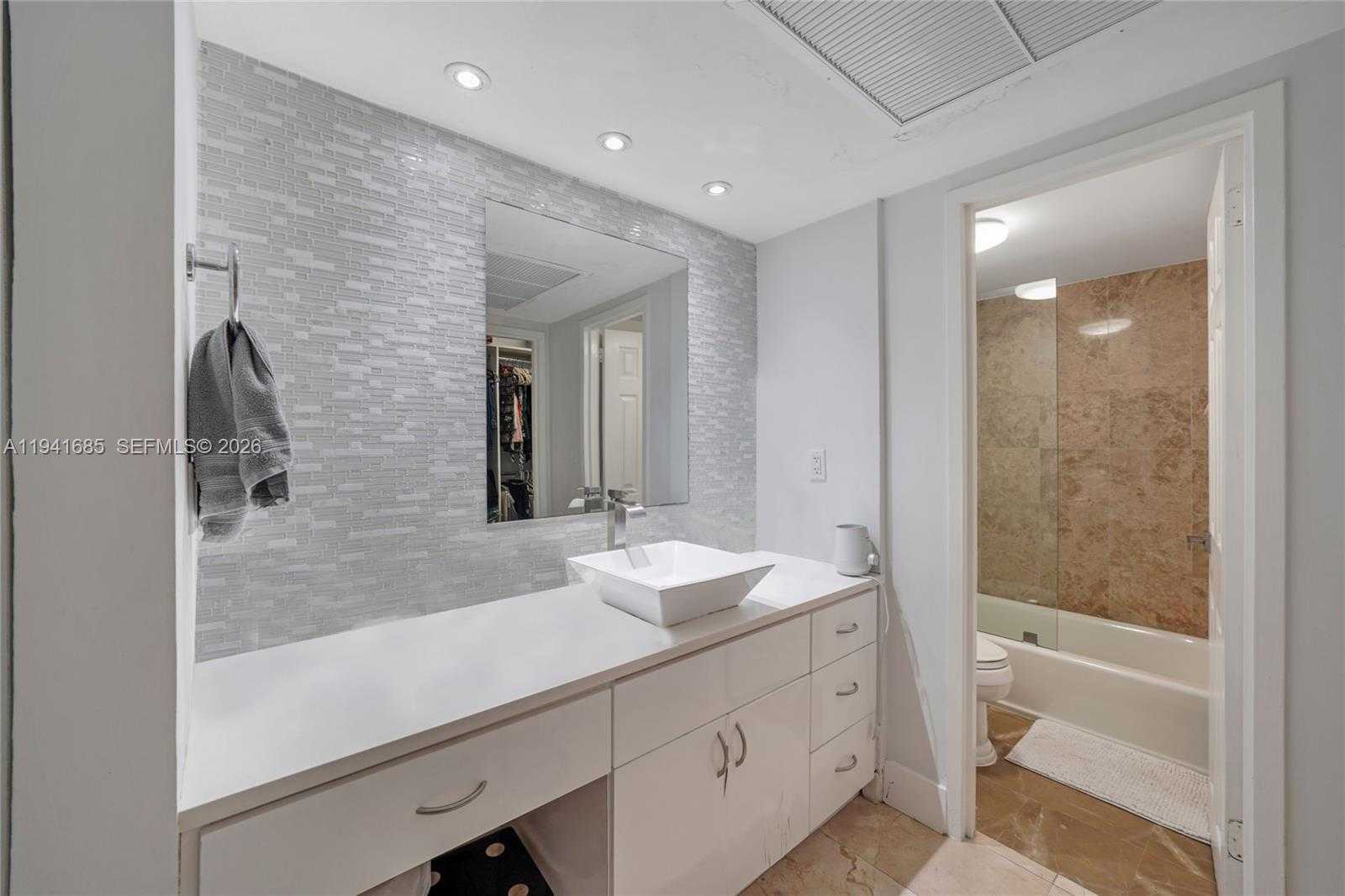 Small Image of 5701 COLLINS AVE #1415, Miami Beach Number 16