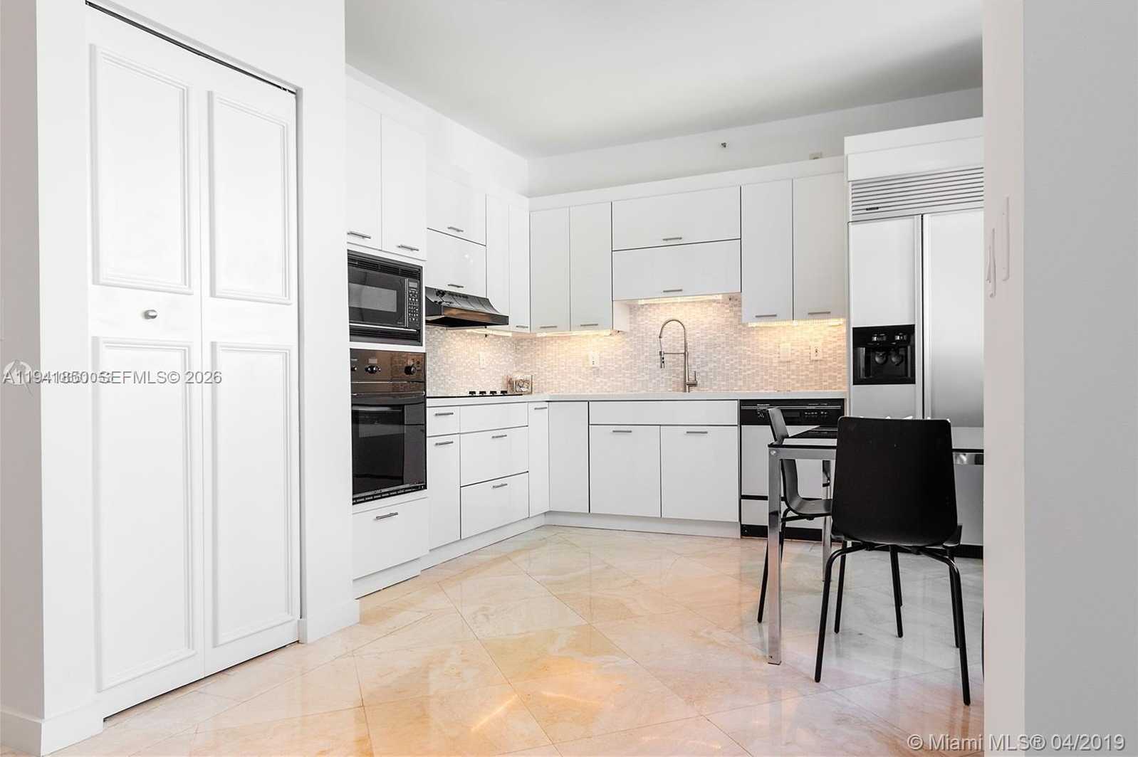 Small Image of 300 SOUTH POINTE DR #909, Miami Beach Number 3