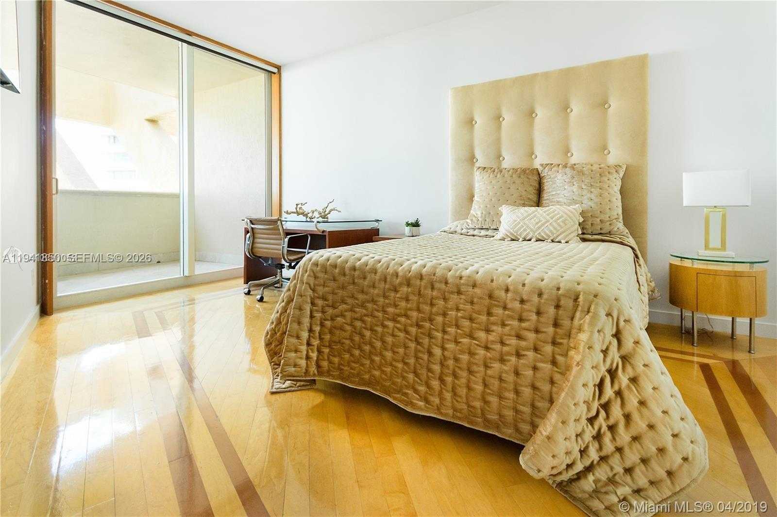 Small Image of 300 SOUTH POINTE DR #909, Miami Beach Number 5