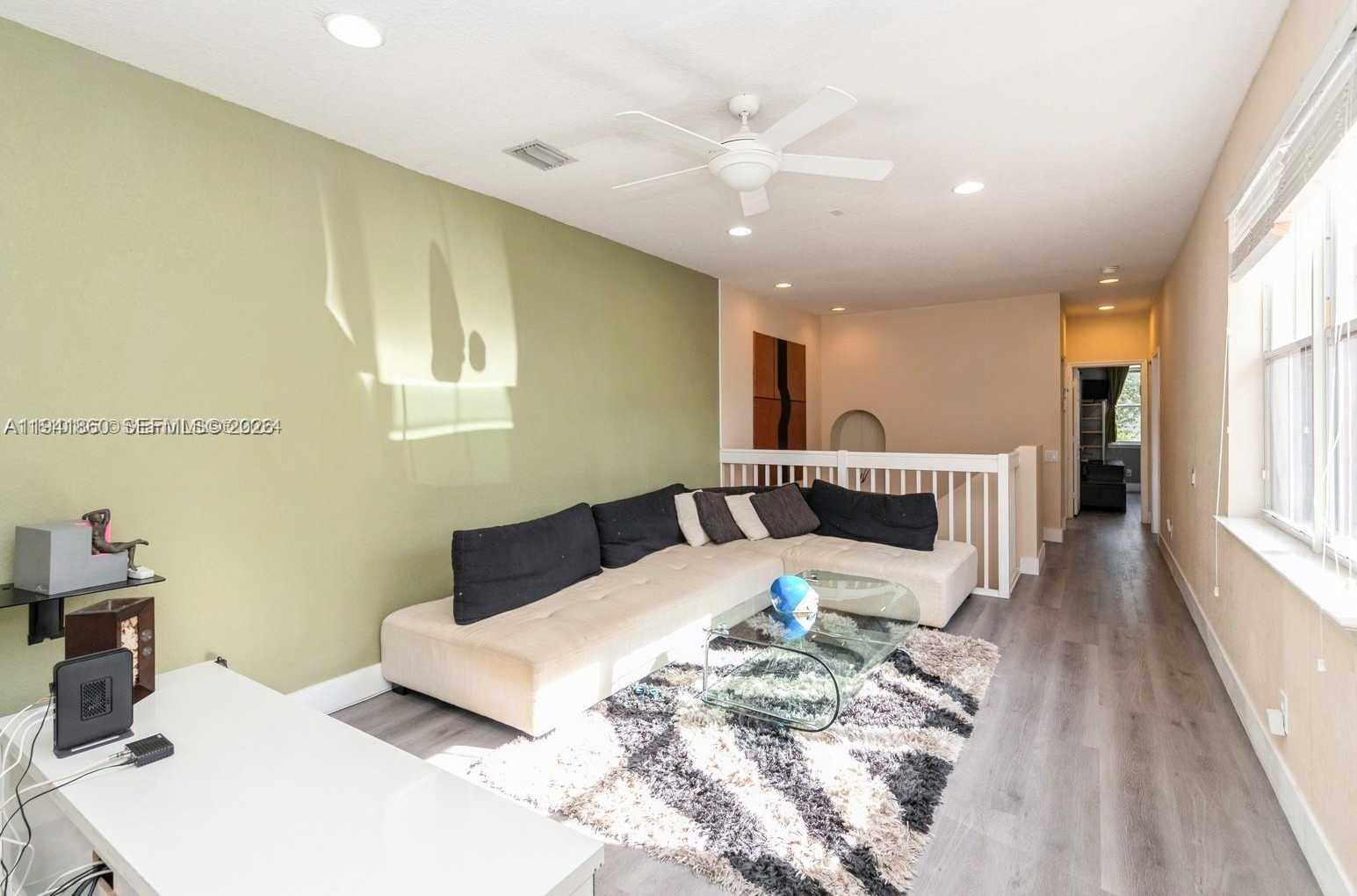 Small Image of 999 NORTH HARBOR VW N, Hollywood Number 31