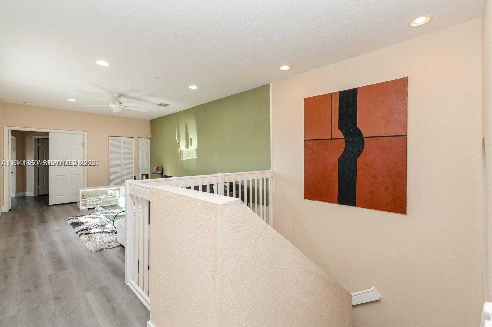 Small Image of 999 NORTH HARBOR VW N, Hollywood Number 33