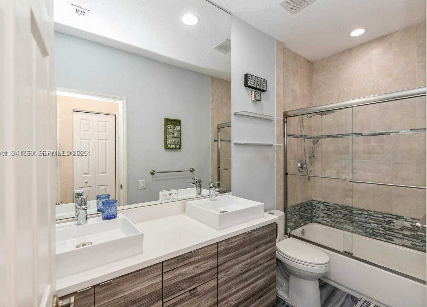 Small Image of 999 NORTH HARBOR VW N, Hollywood Number 34