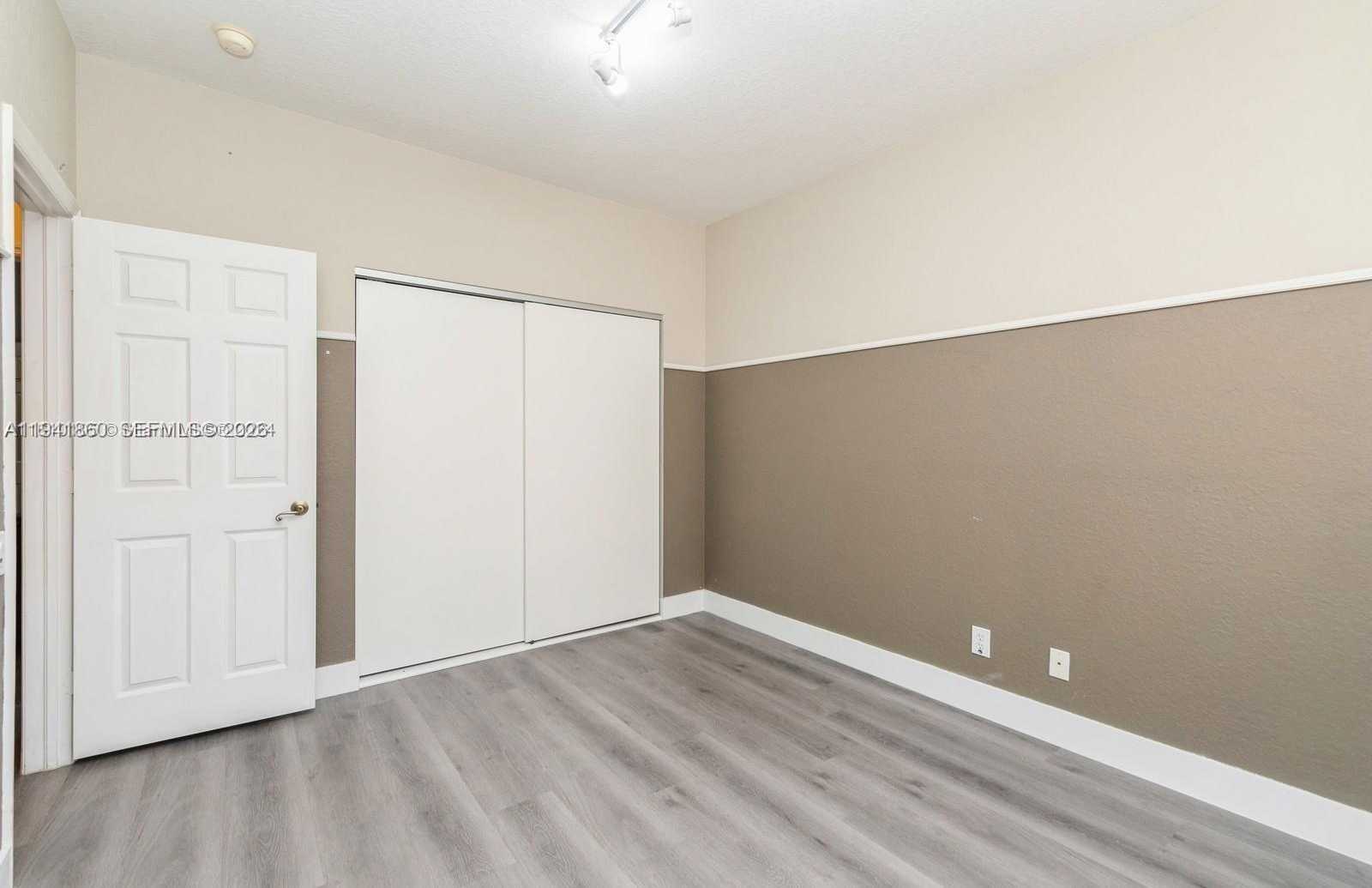 Small Image of 999 NORTH HARBOR VW N, Hollywood Number 36