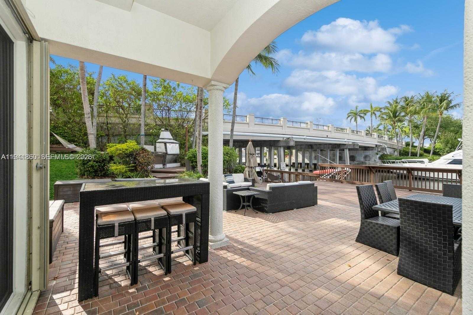 Small Image of 999 NORTH HARBOR VW N, Hollywood Number 4