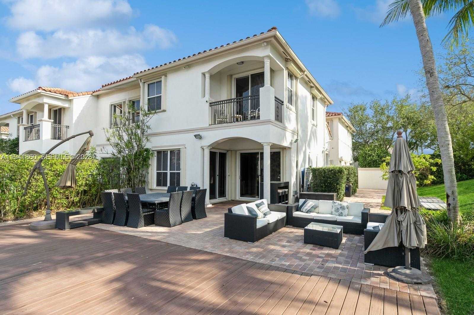 Small Image of 999 NORTH HARBOR VW N, Hollywood Number 9