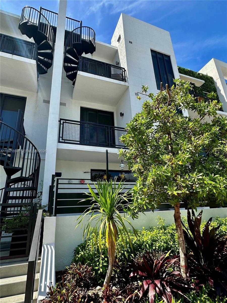 Small Image of 1030 15TH ST #316, Miami Beach Number 2