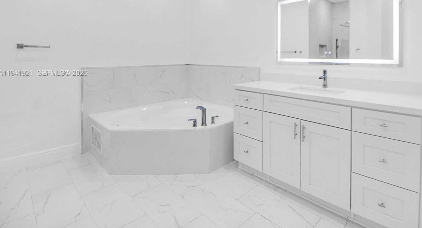 Small Image of 8159 NORTH WEST 116TH CT, Doral Number 27