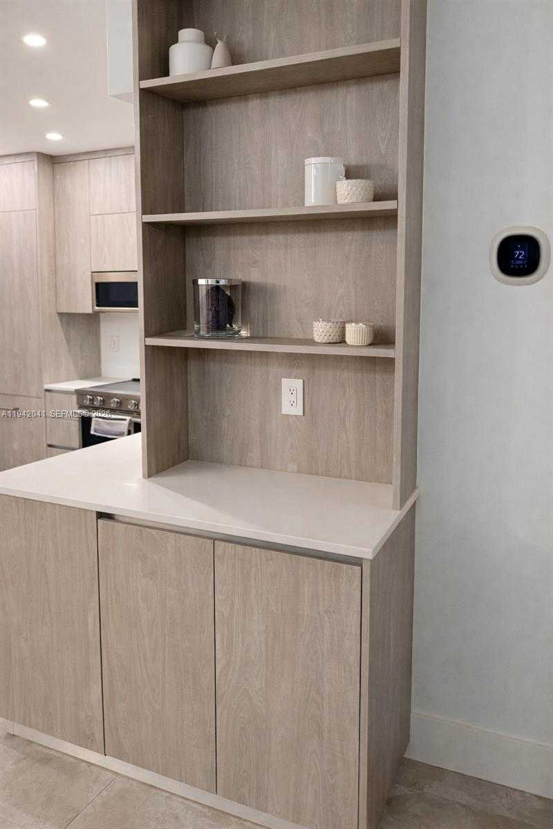 Small Image of 301 OCEAN DR #302, Miami Beach Number 31