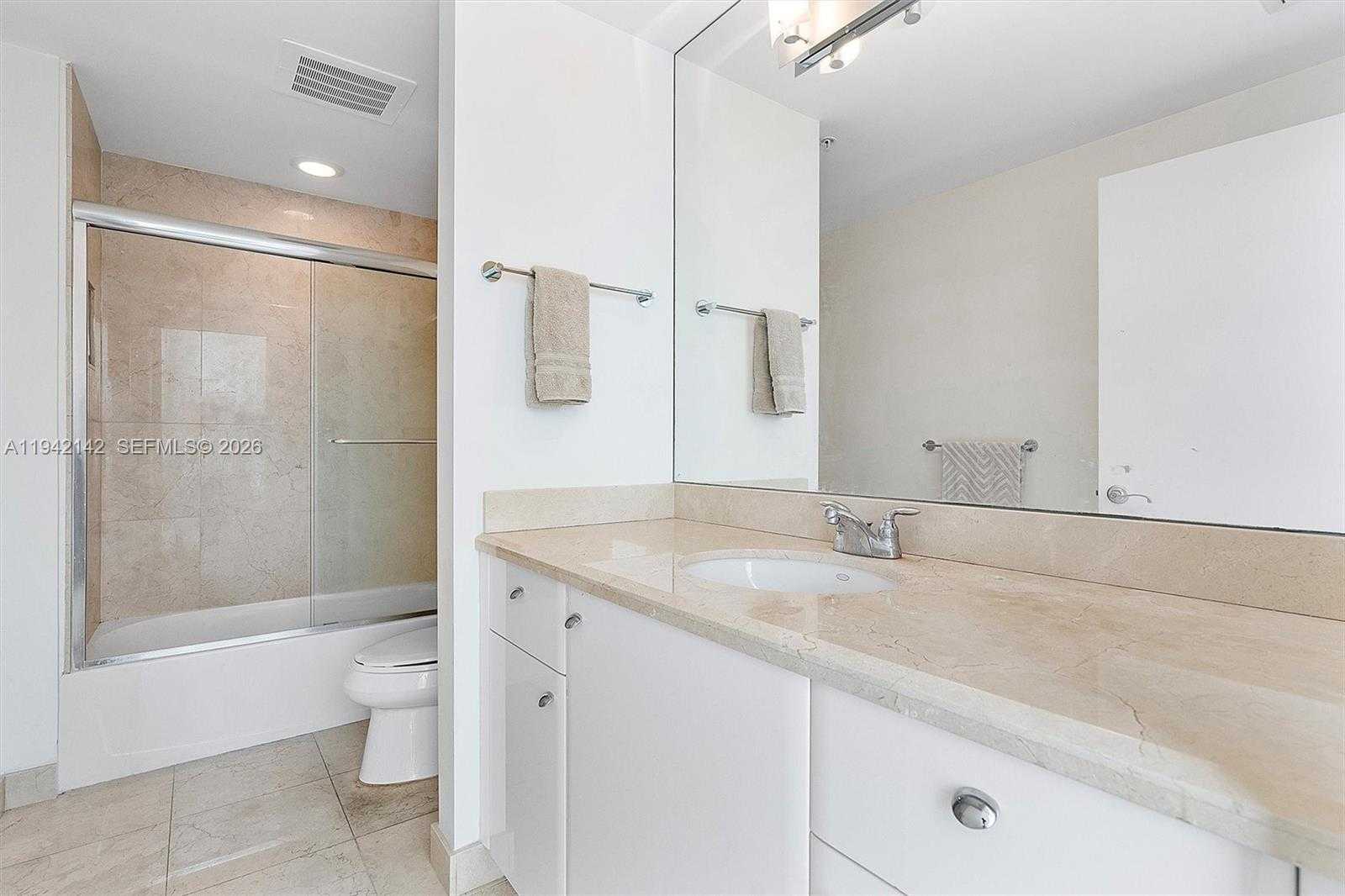 Small Image of 19400 TURNBERRY WAY #1131, Aventura Number 24