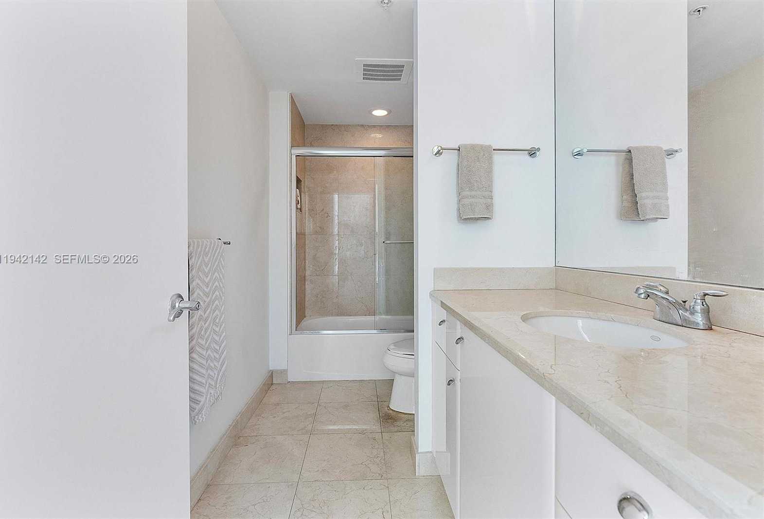 Small Image of 19400 TURNBERRY WAY #1131, Aventura Number 26
