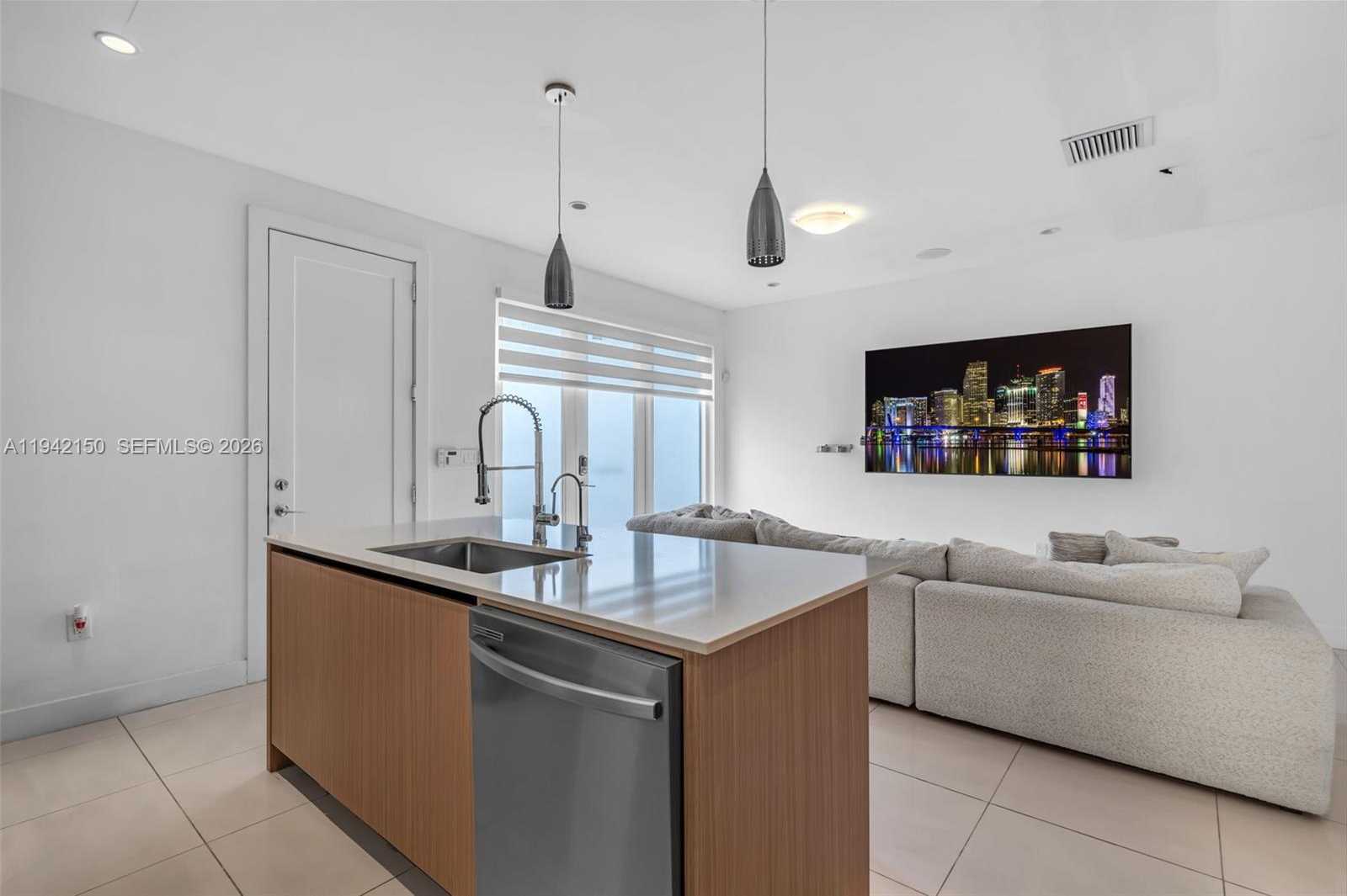 Small Image of 6348 NORTH WEST 104TH CT, Doral Number 12