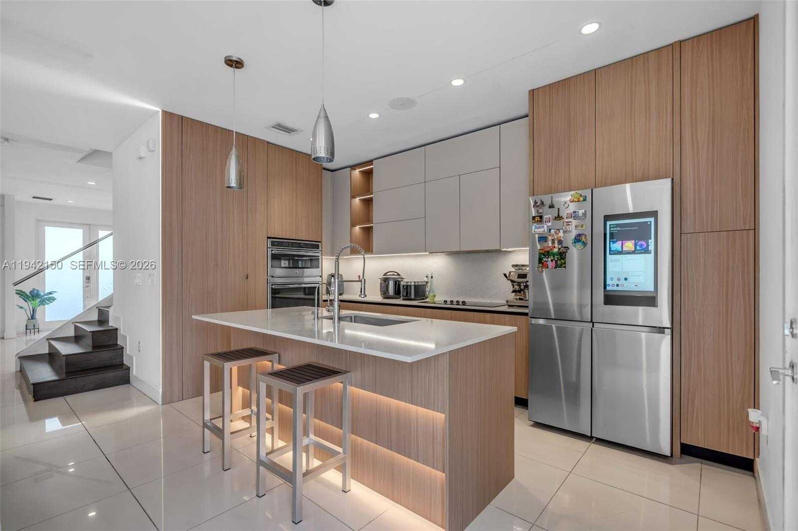 Small Image of 6348 NORTH WEST 104TH CT, Doral Number 15