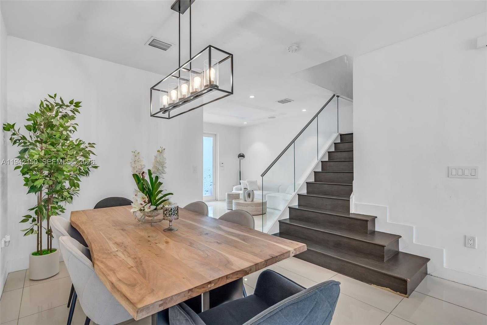 Small Image of 6348 NORTH WEST 104TH CT, Doral Number 16