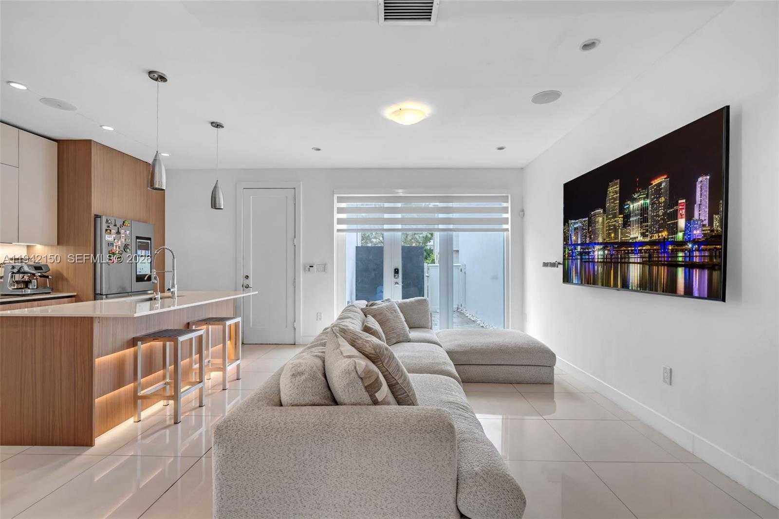 Small Image of 6348 NORTH WEST 104TH CT, Doral Number 18