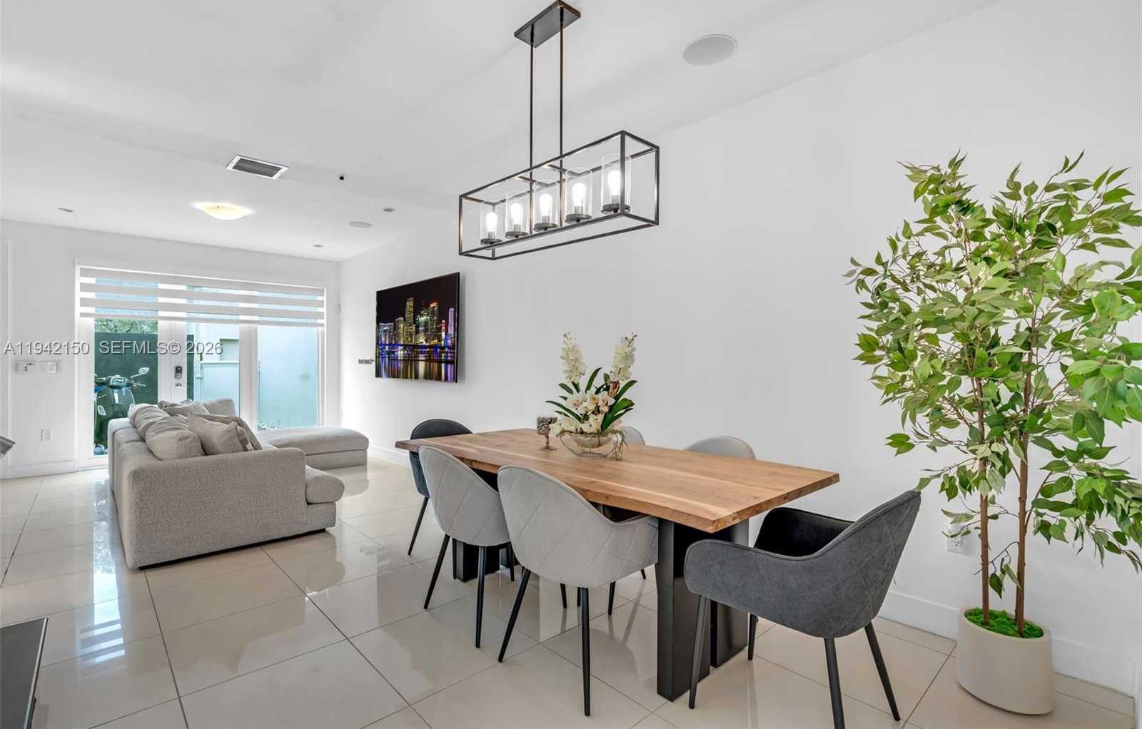 Small Image of 6348 NORTH WEST 104TH CT, Doral Number 20