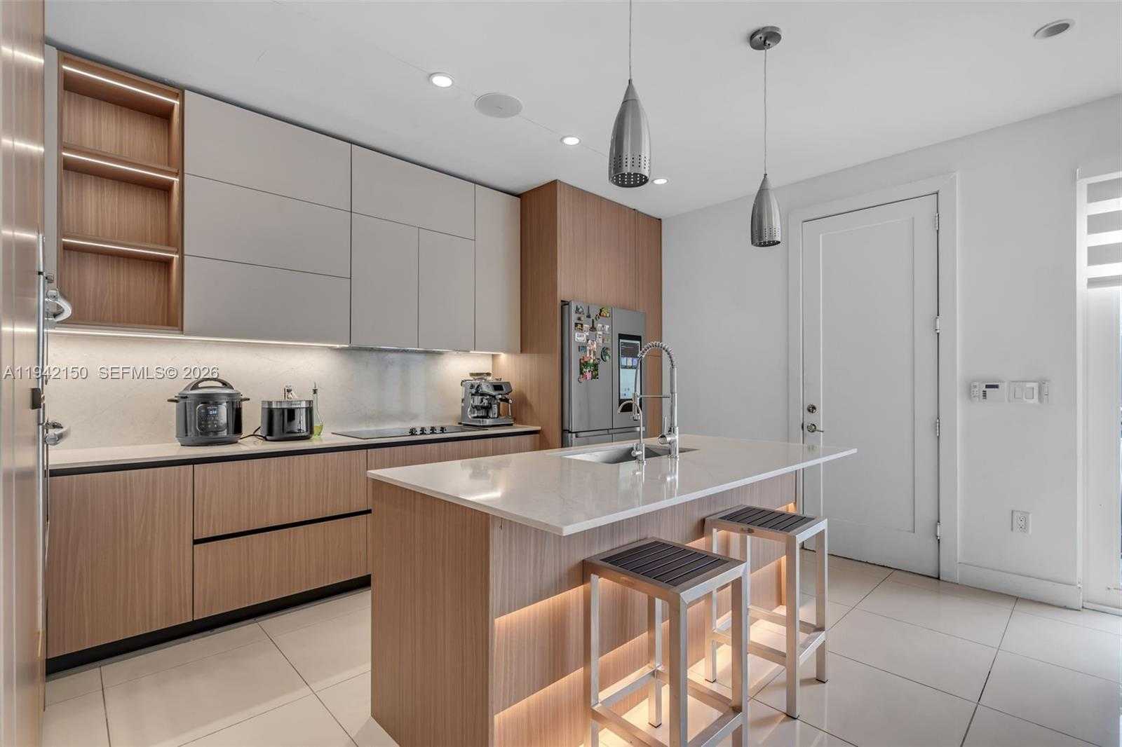 Small Image of 6348 NORTH WEST 104TH CT, Doral Number 8