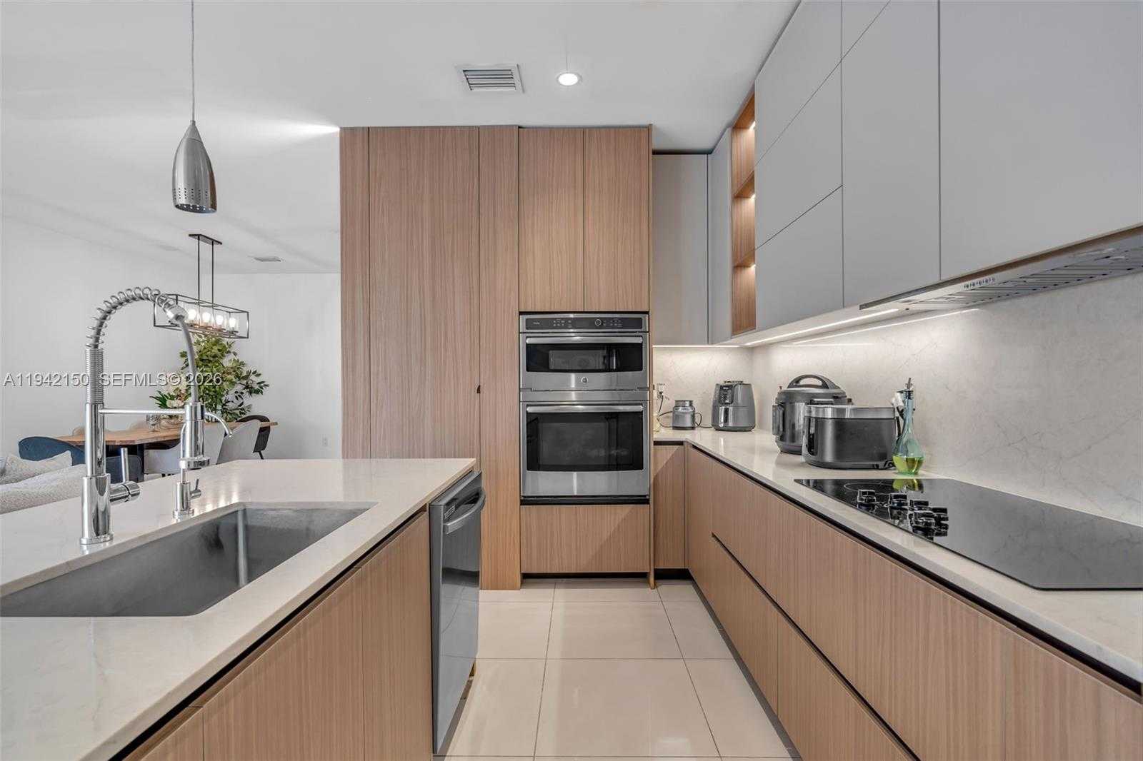 Small Image of 6348 NORTH WEST 104TH CT, Doral Number 9