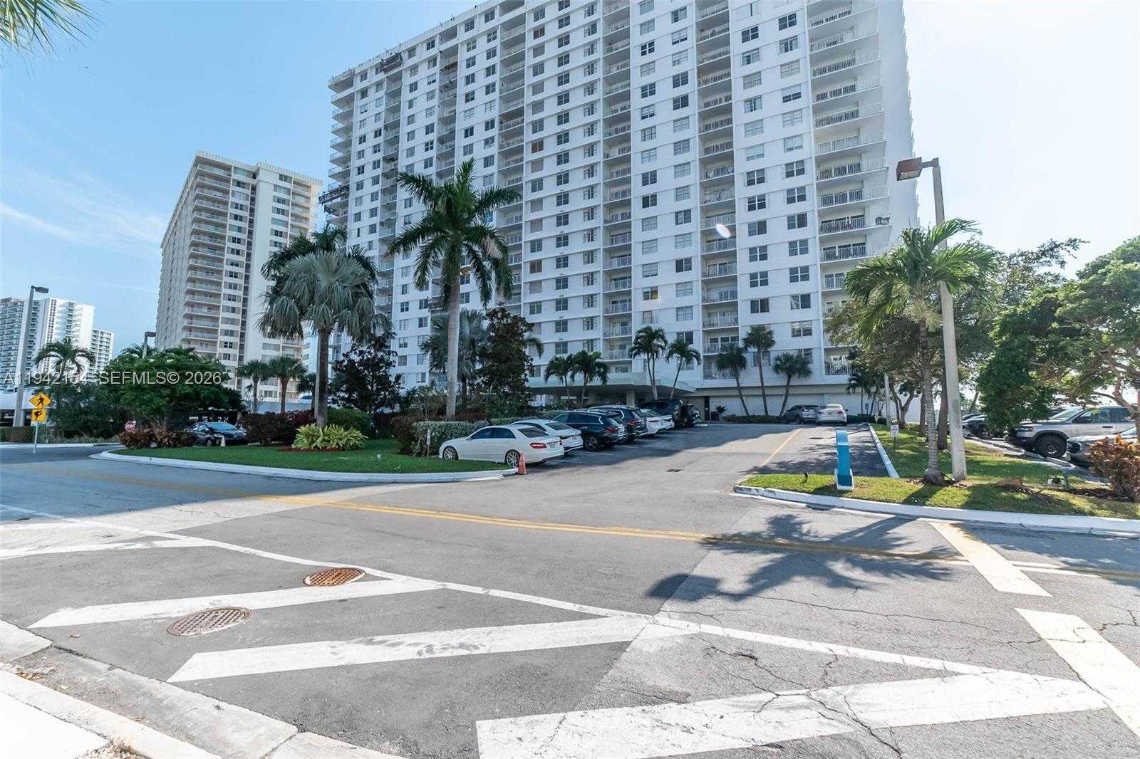 Small Image of 500 BAYVIEW DR #617, Sunny Isles Beach Number 13