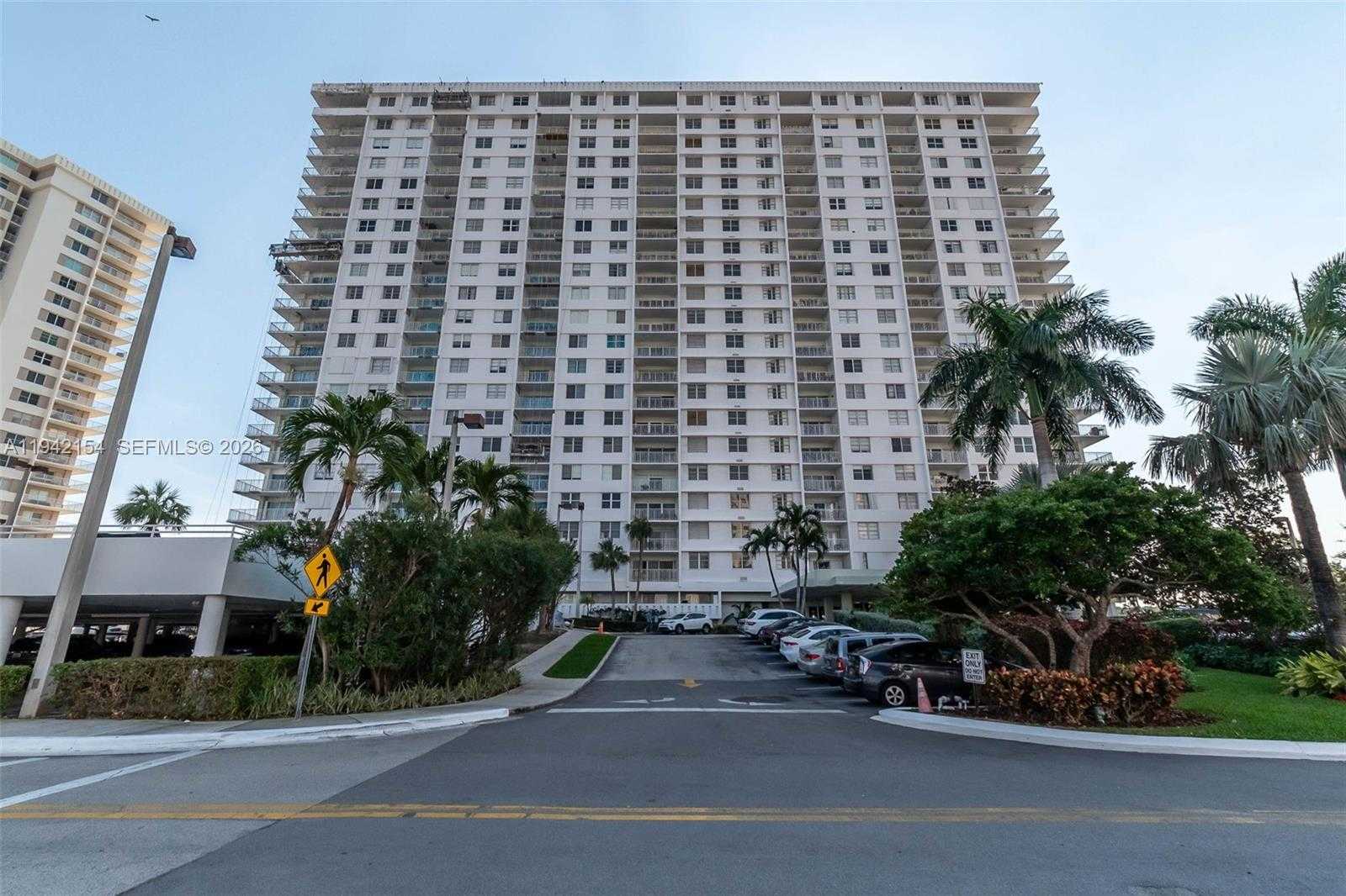 Small Image of 500 BAYVIEW DR #617, Sunny Isles Beach Number 16