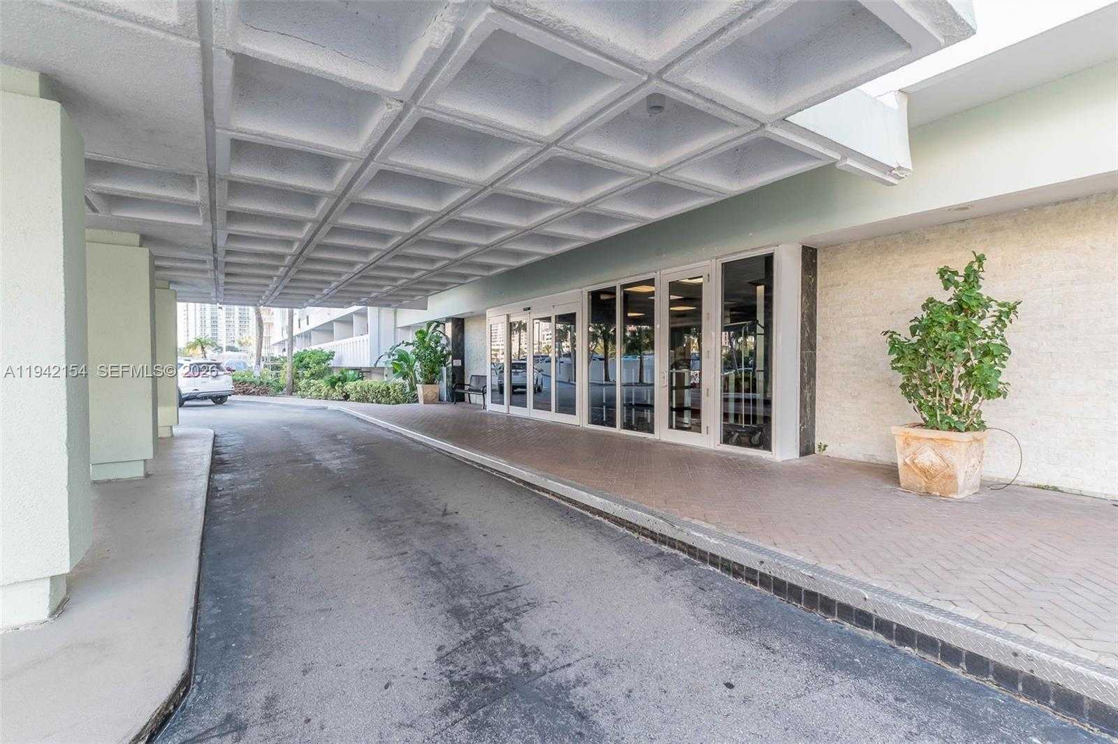 Small Image of 500 BAYVIEW DR #617, Sunny Isles Beach Number 18
