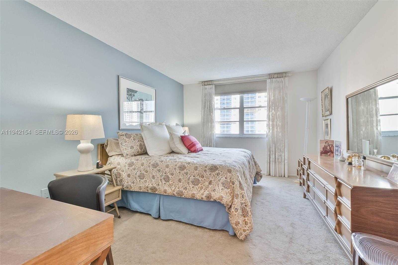 Small Image of 500 BAYVIEW DR #617, Sunny Isles Beach Number 21